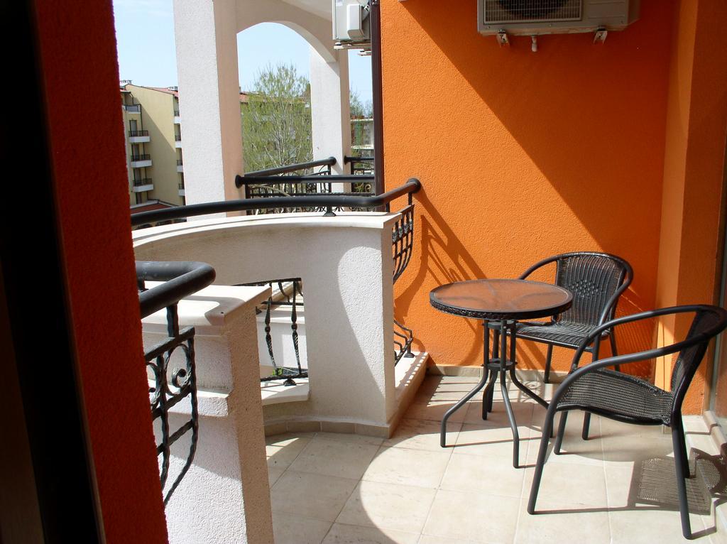 Lvv Palace Apartment Sunny Beach Exterior photo